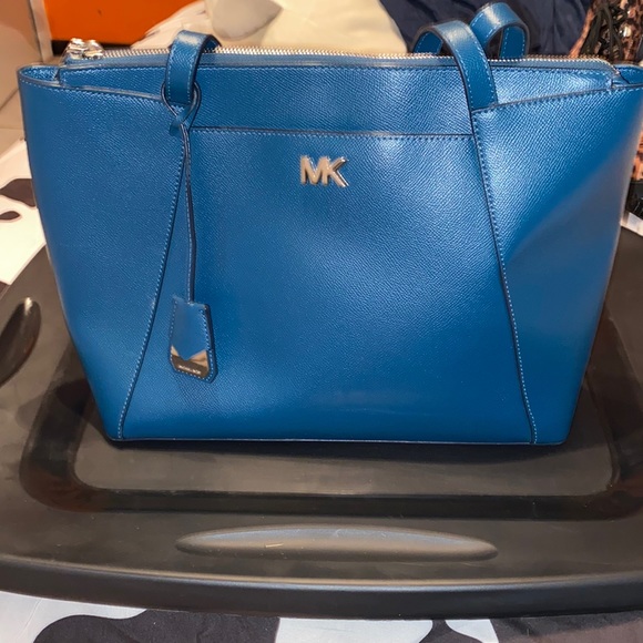 Michael Kors Tote - Picture 1 of 11